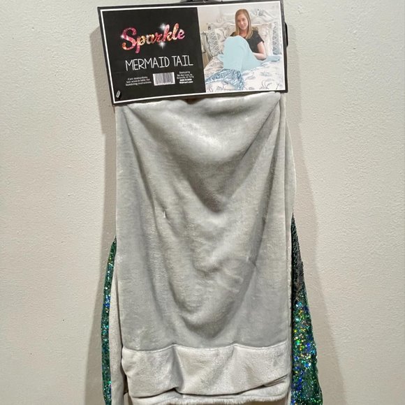 New Sparkle Grey Plush Mermaid Tail Throw - Picture 5 of 8